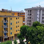 Appartamenti Lyons Nord E Sud